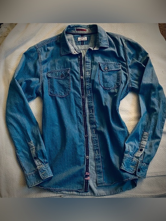 across the pond Tops - Cotton Blue Denim Shirt, Can be worn by either a Women or Man. Size L